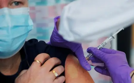 فرنسا توسع دائرة المستفيدين من التلقيح ليشمل جميع البالغين