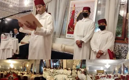 نجل المرحوم "الحاج إبراهيم إد حلي بيشا" يتلو برقية تعزية ومواساة من جلالة الملك محمد السادس، أمام حشد من الفقهاء وطلبة العلم (ڤيديو)