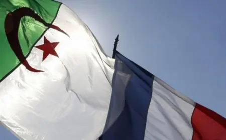 الجزائر تستدعي سفيرها في فرنسا وتستنكر تصريحات ماكرون وتصفها بـ"الغير مسؤوولة"