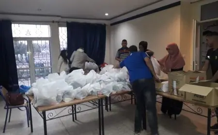"إشراقة أمل" توزع مساعدات على المشردين بأكادير