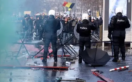 مواجهات بين الشرطة والمحتجين في احتجاجات ضد "قيود كورونا" في بلجيكا