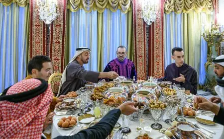 الملك محمد السادس يقيم مأدبة إفطار على شرف محمد بن زايد