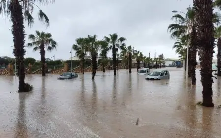 أمطار قوية مصحوبة بالبرد بهذه المناطق