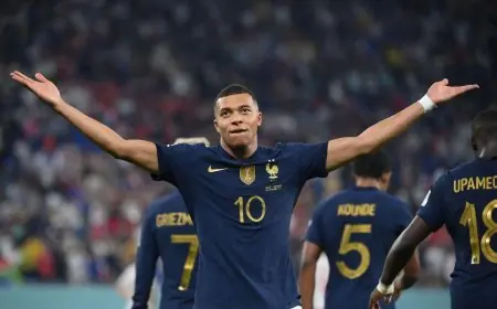 فرنسا أول منتخب يتأهل الى ثمن نهائي كأس العالم