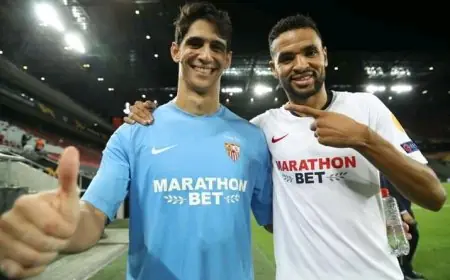بونو والنصيري على رأس قائمة إشبيلية لمواجهة أتليتيكو مدريد