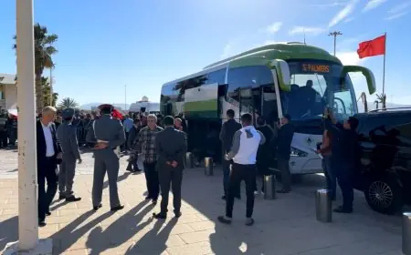 بعثة اتحاد العاصمة الجزائري تحط الرحال بوجدة والجماهير المغربية ترحب بها
