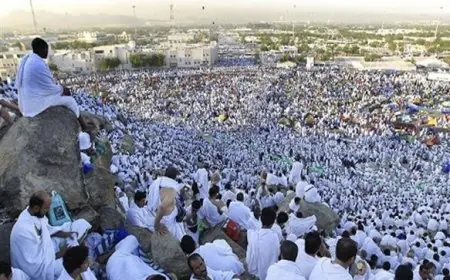 الحجاج يبدؤون بالعودة من الديار المقدسة بعد طواف الوداع