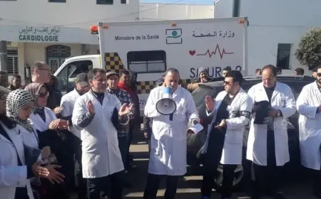 الأطر الصحية تواصل احتجاجاتها مع تمديد إضراب المستشفيات