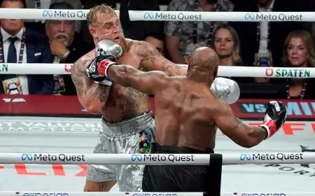 بول جايك يتفوق في معركة الوزن الثقيل ضد أسطورة الملاكمة مايك تايسون