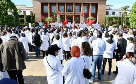 أطباء القطاع العام يواصلون احتجاجاتهم بإضراب وطني لمدة ثلاثة أيام