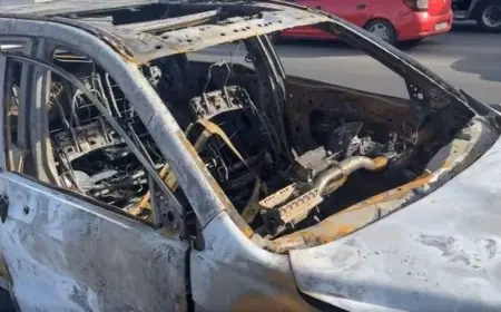 حادث اصطدام قوي بين سيارتين يتسبب في حريق مهول بالدار البيضاء