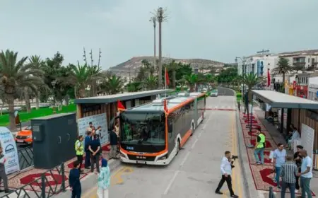 مشروع "ترام باص" في أكادير يتوقف بسبب إصلاحات وزارة الداخلية