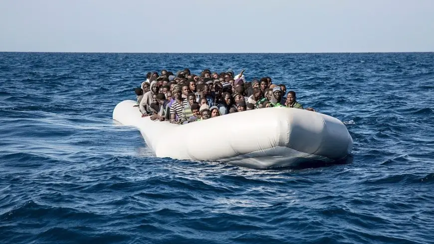 فقدان 40 مهاجرا إثر غرق قارب في البحر المتوسط