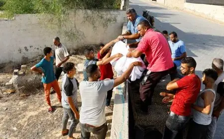 استشهاد 19 فلسطينيا بينهم أطفال في قصف عيادة الأونروا بغزة