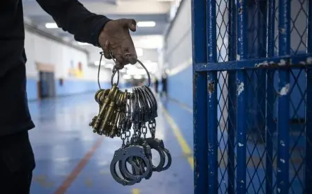 الحيحي يحيي أول ليلة بمخفر الشرطة