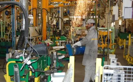 باستثناء تكرير البترول.. الصناعات التحويلية تسجل انخفاضا طفيفا في أبريل 2025