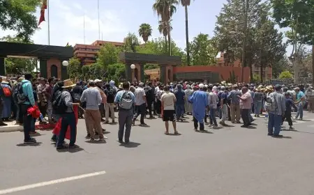 عامل ازيلال يستقبل مسيرة ايت بوكماز ويعد بتنفيذ كل مطالب الساكنة