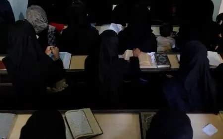 زعيم طالبان يأمر بإغلاق التعليم الديني أمام النساء والفتيات في أفغانستان