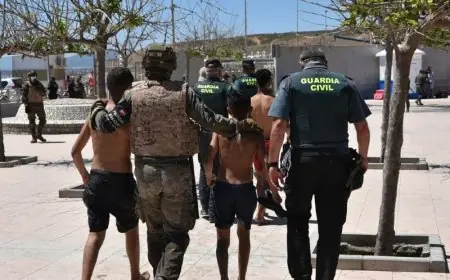 سبتة المحتلة تبدأ أولى مراحل إعادة توزيع القاصرين المهاجرين