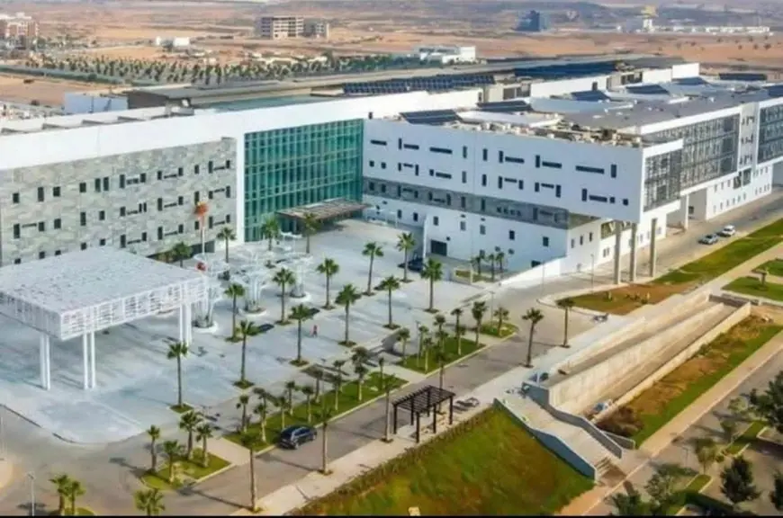 الملك يعطي تعليماته لافتتاح المركز الاستشفائي الجامعي محمد السادس بأكادير