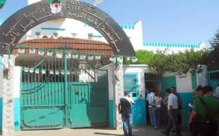 25 مغربياً يغادرون السجون بعد الإفراج عنهم من طرف السلطات الجزائرية