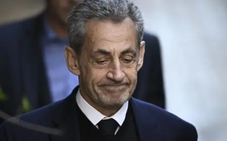 ساركوزي يكشف قسوة أيامه خلف القضبان في كتابه الجديد "مذكرات سجين"