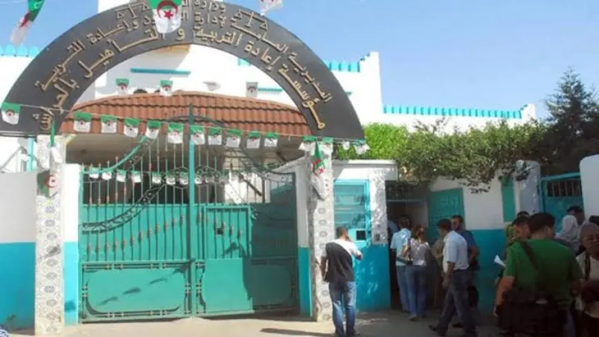 25 مغربياً يغادرون السجون بعد الإفراج عنهم من طرف السلطات الجزائرية