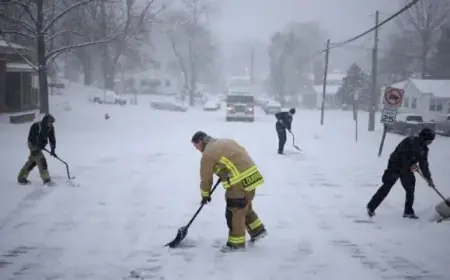 Tempêtes hivernales historiques aux États Unis des milliers de vols annulés et des centaines de milliers de foyers privés d'électricité