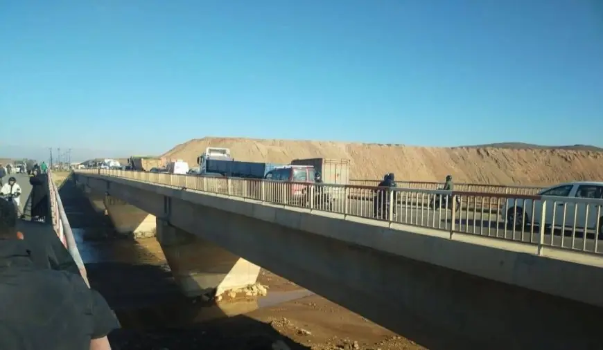 تصدع مفاجئ لقنطرة واد تانسيفت بمراكش يتسبب في سقوط شاحنة وحوادث سير متتالية