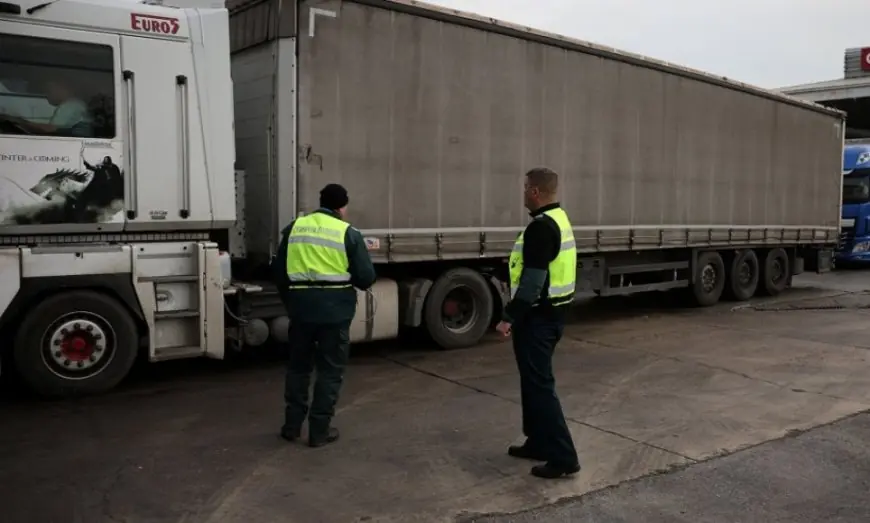 اعتقال 11 مهاجراً مغربياً أثناء تهريبهم بالشاحنة إلى رومانيا