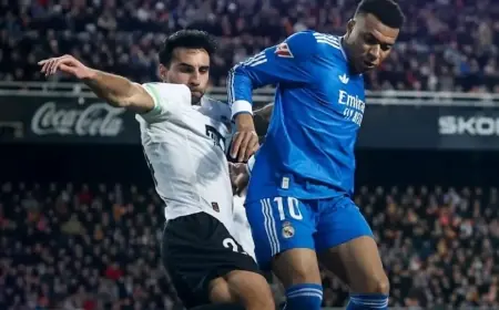 Real Madrid s’impose à Valence et maintient la pression sur le FC Barcelone