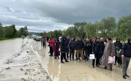 فيضان وادي اللبن يقطع الطريق الوطنية رقم 8 بين فاس وتاونات
