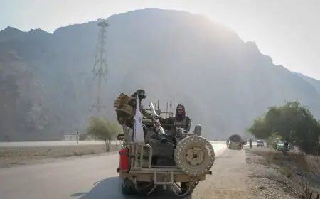 "حرب مفتوحة" وعملية "غزو الحق".. الصراع الحدودي بين باكستان وأفغانستان يشتعل