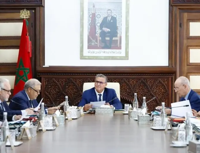 مجلس الحكومة يصادق على إعادة تنظيم المجلس الوطني للصحافة ويقر مراسيم جديدة تخص أراضي الجماعات السلالية