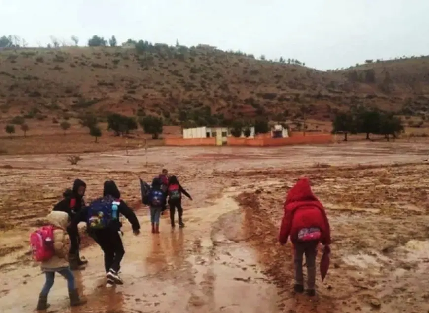 بسبب سوء الأحوال الجوية.. تعليق الدراسة في مؤسسات تعليمية بإقليم ورزازات