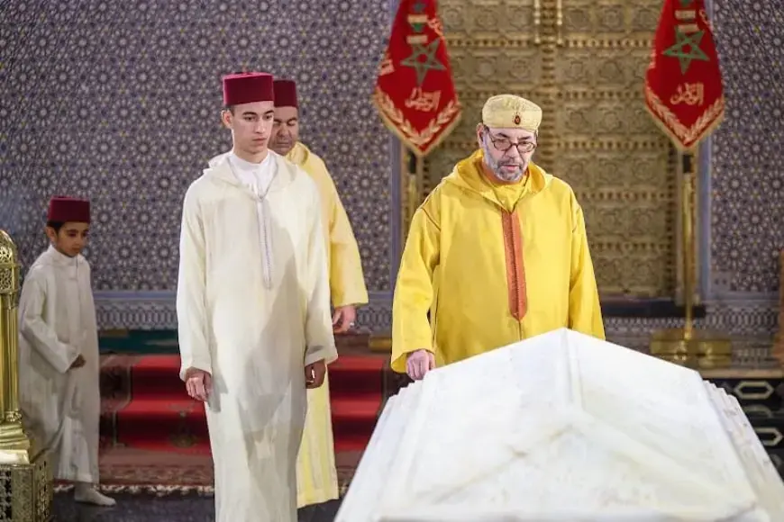 Le Roi Mohammed VI commémore le 10e jour de Ramadan avec une visite au mausolée de Mohammed V