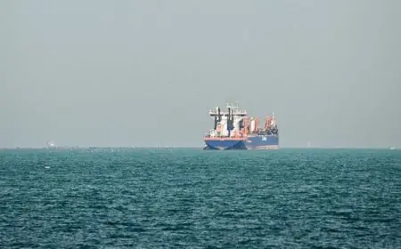 إيران تهدد بإغلاق مضيق هرمز بالكامل ردا على تهديدات الولايات المتحدة