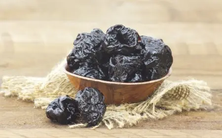 البرقوق المجفف.. حليف جديد لصحة الأمعاء وتوازن البكتيريا النافعة