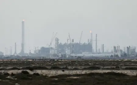 غارات أمريكية إسرائيلية تستهدف منشآت طاقة في إيران