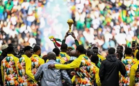 السنغال تحتفي بكأس أمم إفريقيا في باريس رغم سحب اللقب لصالح المغرب