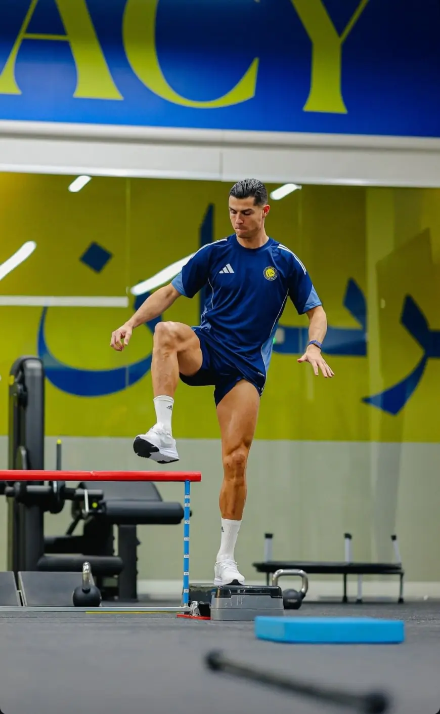 كريستيانو رونالدو يواصل تدريباته مع النصر وينفي شائعات الهروب عن السعودية