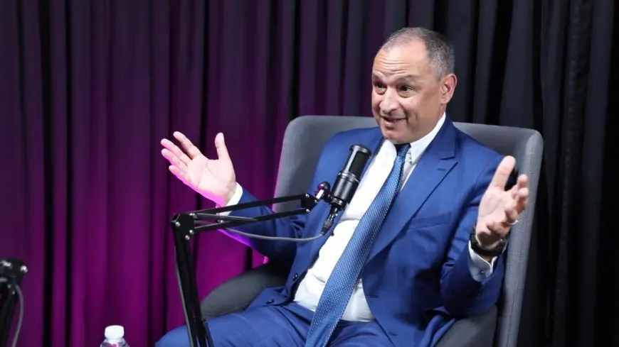 "بزعط بلادك هادي".. تصريحات وزير الصناعة رياض مزور تثير غضب الجالية