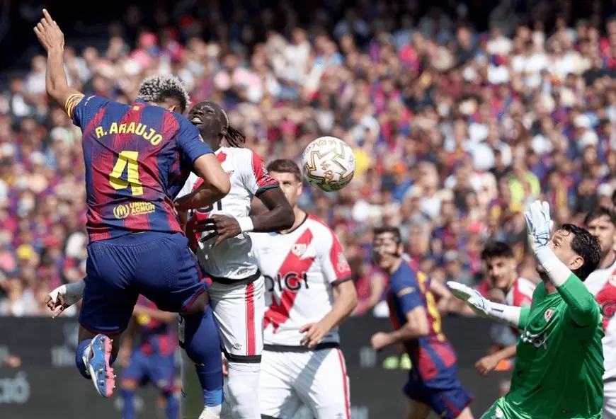 برشلونة يتغلب على رايو فاليكانو ويعزز صدارته للدوري الإسباني