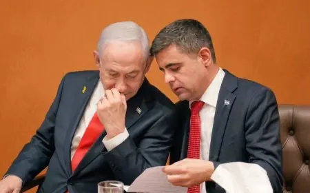 نتنياهو يقيل رسميا متحدثه الرسمي بعد إساءته لليهود المغاربة بوصفهم بـ”القرود”