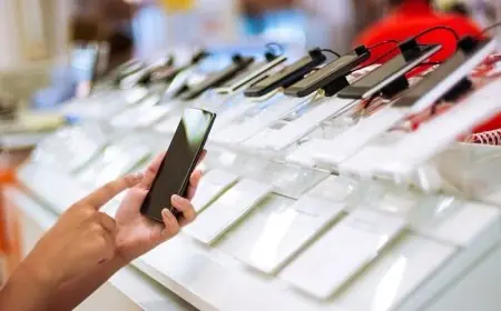الولايات المتحدة تدرس قرارا قد يرفع أسعار الهواتف ويؤثر على سلاسل توريد التكنولوجيا