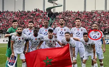 لاعب جزائري يزيل علم المغرب من قميصه قبل مباراة أولمبيك آسفي واتحاد العاصمة ويثير الجدل