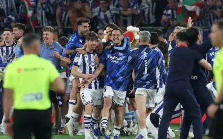 ريال سوسيداد يتوج بكأس ملك إسبانيا بعد فوز مثير على أتلتيكو مدريد