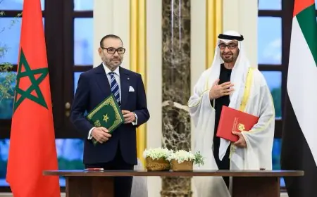 اتصال هاتفي بين الملك محمد السادس ومحمد بن زايد لبحث تعزيز العلاقات الثنائية