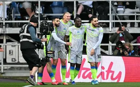 مانشستر سيتي يهزم بيرنلي ويتصدر الدوري الإنجليزي الممتاز