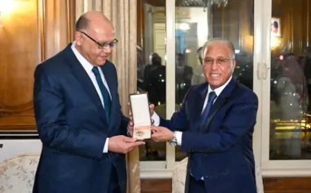 توشيح سفير مصر السابق بالمغرب بالوسام العلوي من درجة قائد